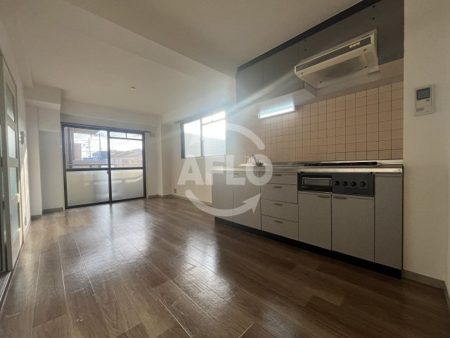 居室・リビング　エランドール江坂　リビング