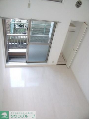 居室・リビング　ホワイトカラーの室内です