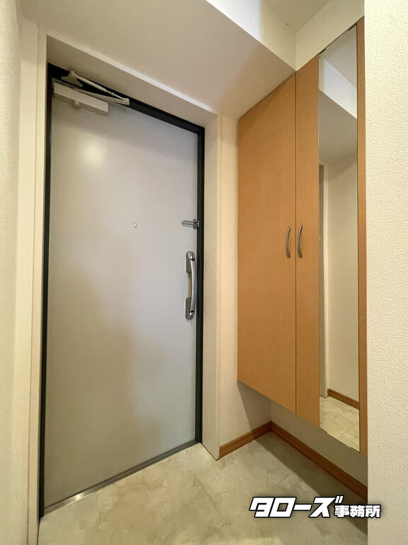 玄関　同じタイプのお部屋写真です。