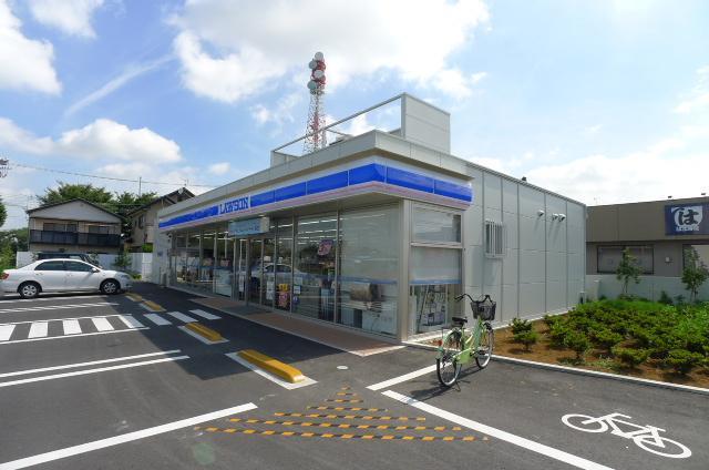 コンビニ　ローソン（コンビニ）まで690m