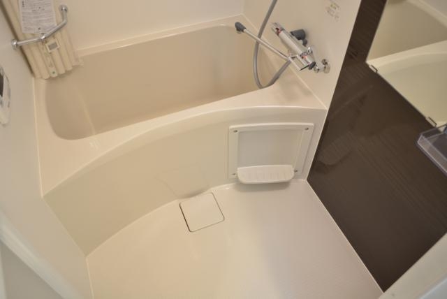 バス・シャワールーム　清潔でゆったりできますね。