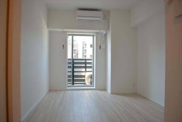 居室・リビング　明るいお部屋ですね。