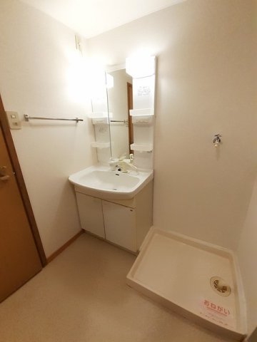 洗面設備　使いやすい洗面所です