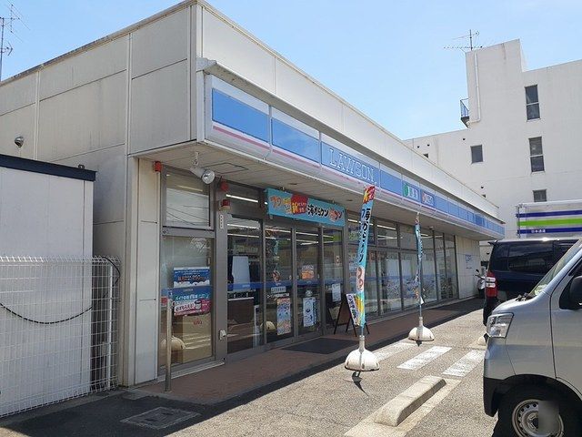 コンビニ　LAWSON（コンビニ）まで393m