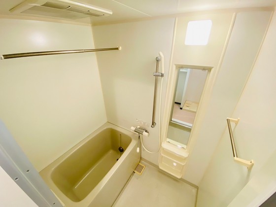 バス・シャワールーム　※別部屋の写真です