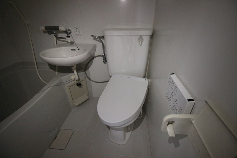 トイレ　※参考写真（同物件別部屋です）