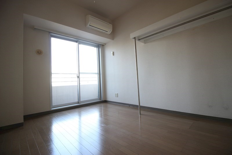 居室・リビング　※参考写真（同物件別部屋です）