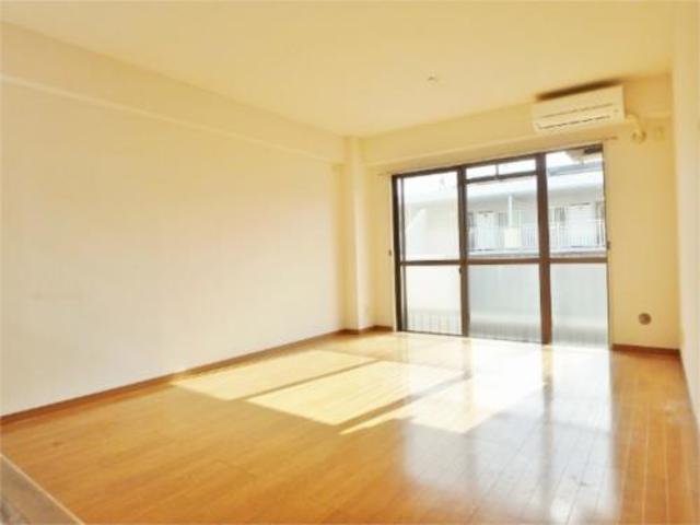 居室・リビング　日当たりのいいお部屋です