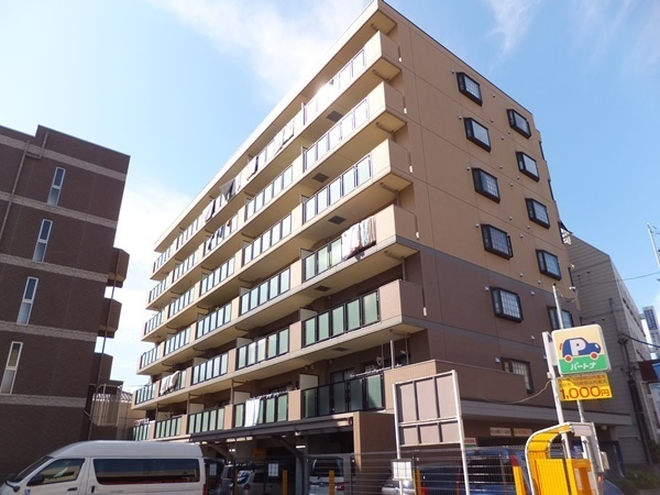 建物外観　駅から徒歩５分です