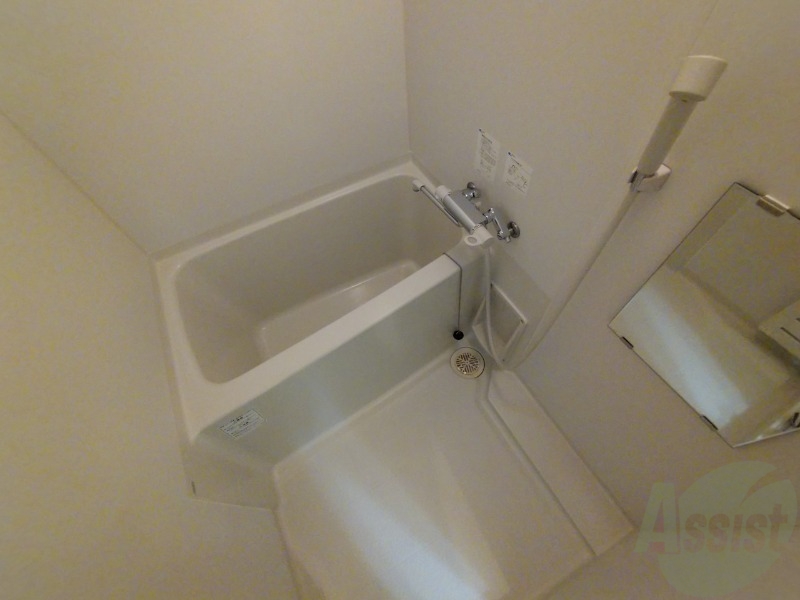 バス・シャワールーム　こちらはお風呂。一日の疲れをここで癒してください。