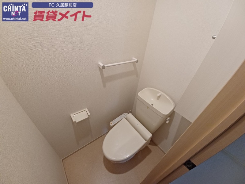 トイレ　同物件別部屋の写真