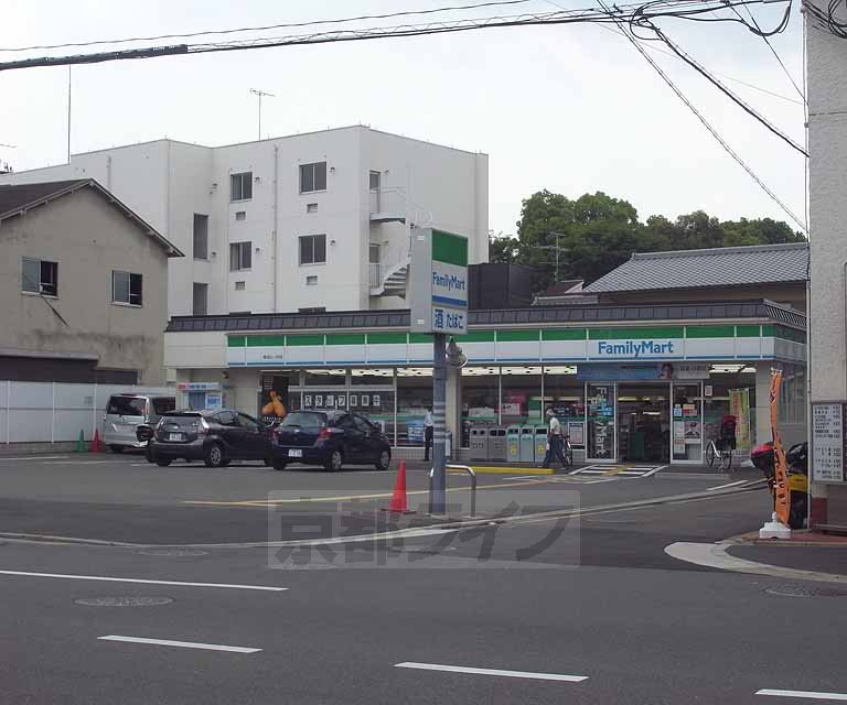 コンビニ　ファミリーマート御池山ノ内店（コンビニ）まで390m