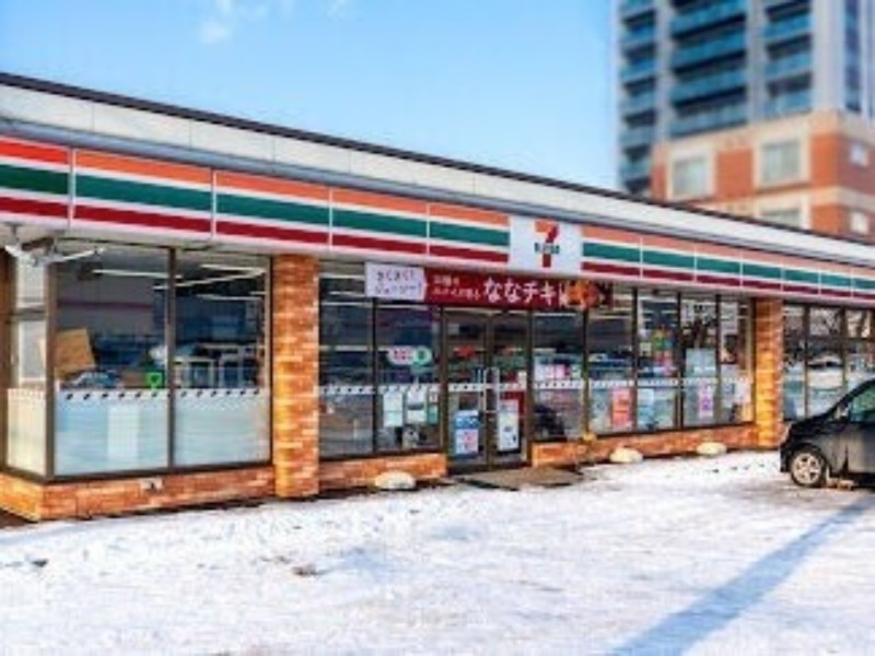 コンビニ　セブンイレブン札幌北24条店（コンビニ）まで161m