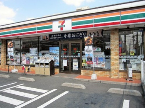 コンビニ　セブンイレブン 草加旭町4丁目店（コンビニ）まで923m
