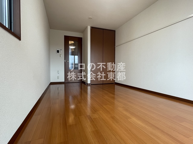 その他部屋・スペース　室内は落ち着いたぬくもりのあるフローリングです☆