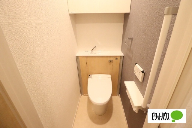 ＪＲ東海道本線 近江八幡駅 徒歩17分 2階建 築4年のトイレ写真