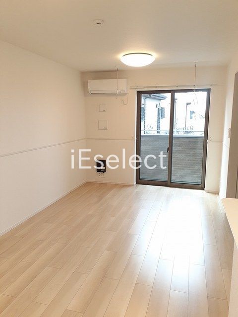居室・リビング　南西向きで明るいお部屋です