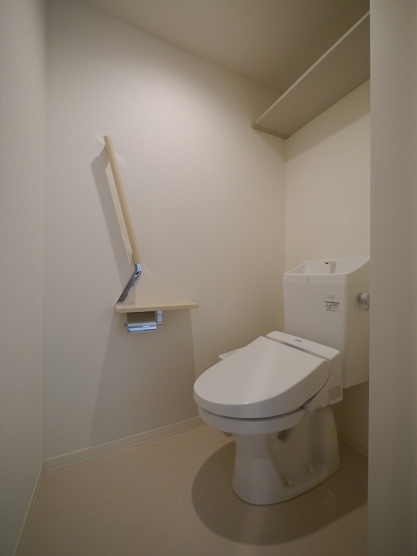トイレ　温水洗浄便座機能付きのトイレです