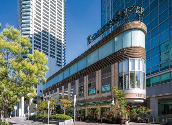 スーパー　クイーンズ伊勢丹白金高輪店（スーパー）まで371m