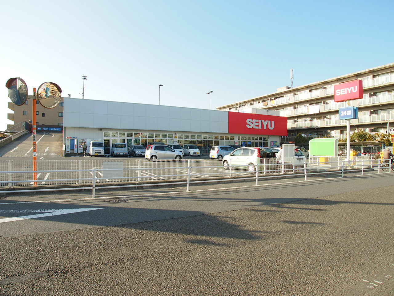 スーパー　西友辻堂店（スーパー）まで745m