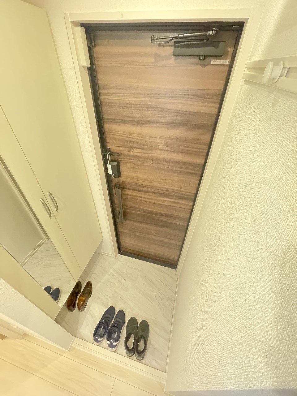 玄関　※同物件、別部屋のお写真となります。