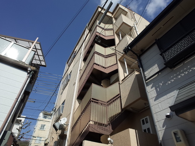 神戸市兵庫区雪御所町のマンションの建物外観
