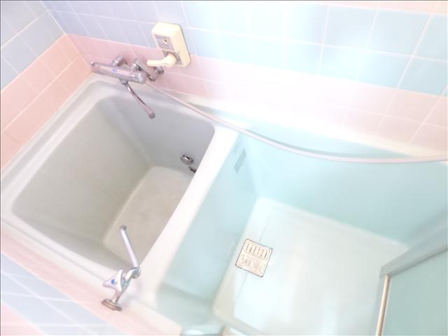 バス・シャワールーム　シャワー付のバスルームです。