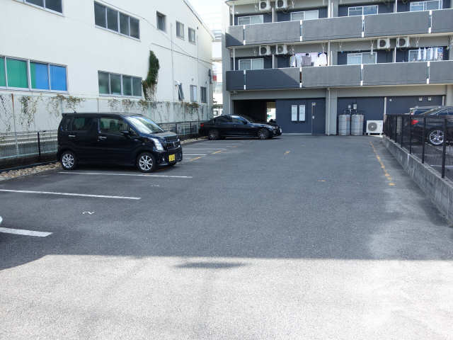 【UNAX -Vの駐車場】