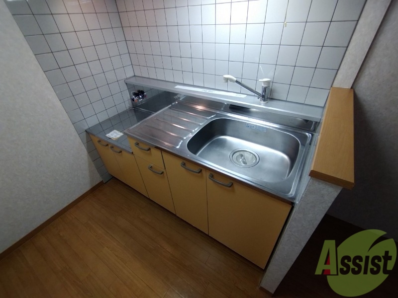 キッチン　洗い場が大きくて洗い物もしやすそうです。