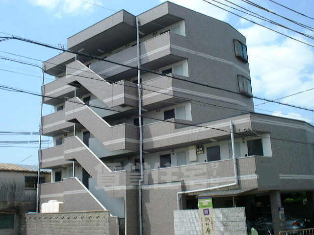 堺市西区上のマンションの建物外観