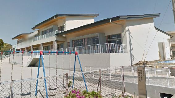 小学校　厚陽小学校（小学校）まで883m