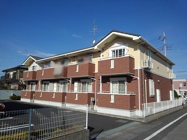 加須市諏訪のアパートの建物外観