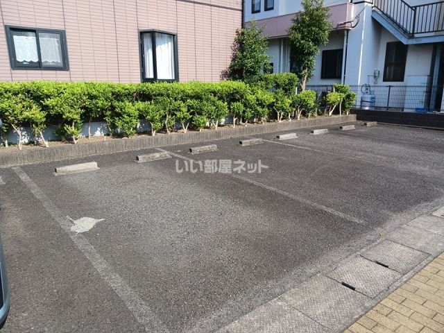 【指宿市湊のアパートの駐車場】