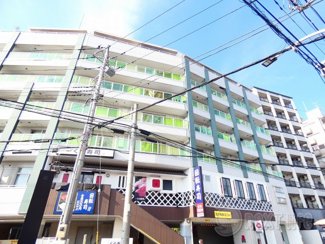 神奈川県川崎市高津区新作３の賃貸マンションの外観
