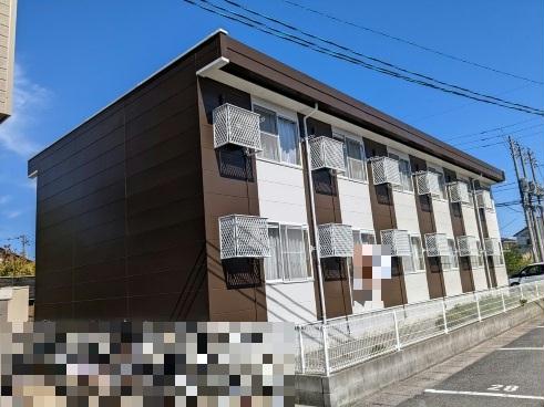 【レオパレスセレステ湖山の建物外観】