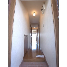 玄関　※同型タイプイメージ現状優先です。