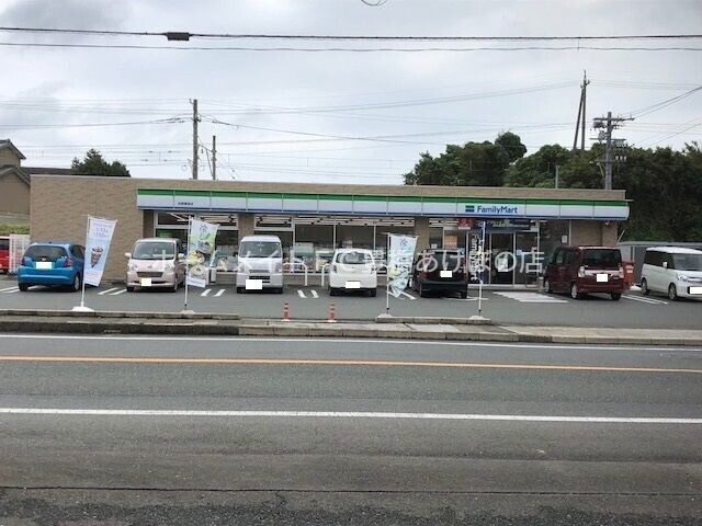 コンビニ　ファミリーマート田原豊島店（コンビニ）まで291m