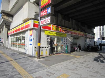 【大阪市西成区岸里東のマンションのコンビニ】