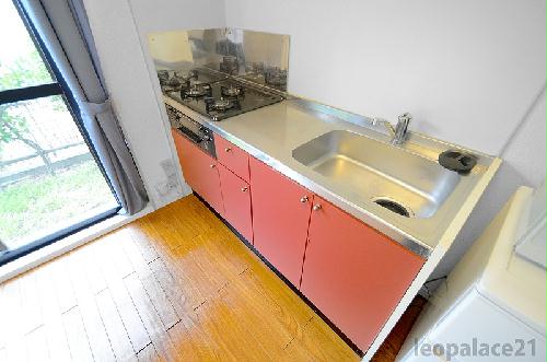 キッチン　3口コンロです。広々としたキッチンです。