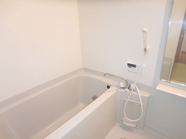 バス・シャワールーム　追い焚き付きでいつでも温かいお風呂に浸かれます☆