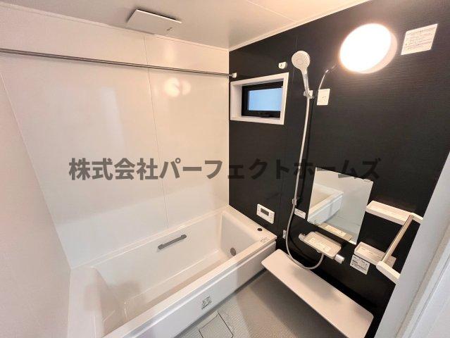 バス・シャワールーム　コンパクトで使いやすいお風呂です