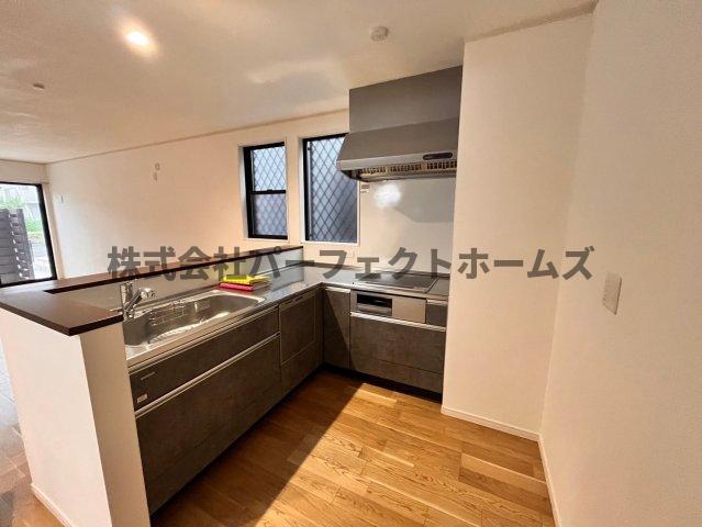 キッチン　コンパクトなキッチンで掃除もラクラク