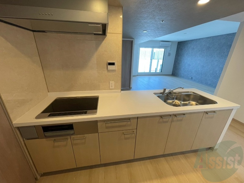 キッチン　ＩＨクッキングヒーターです！お手入れも楽々ですね。