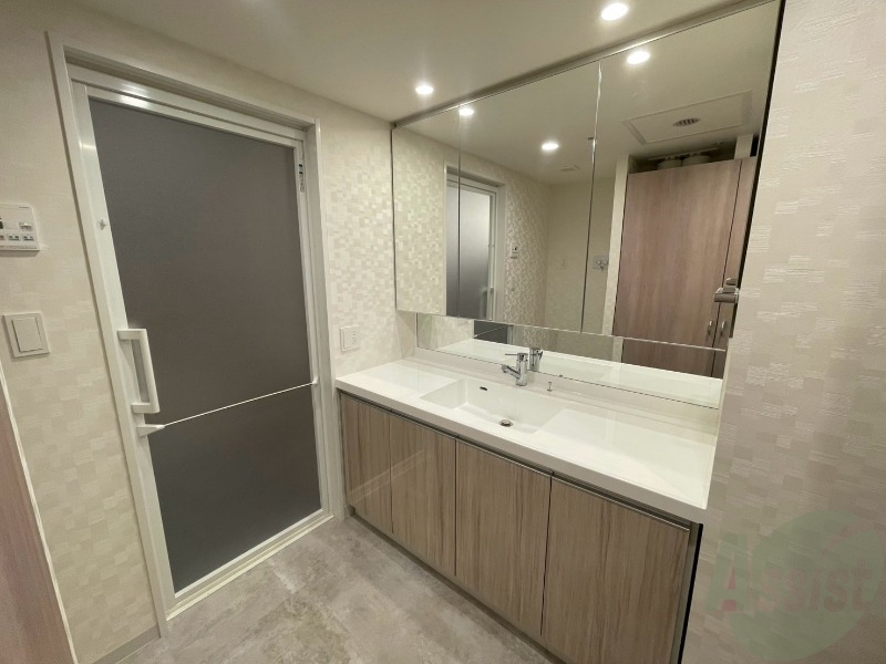 洗面設備　お洒落な独立洗面化粧台になっておりました！