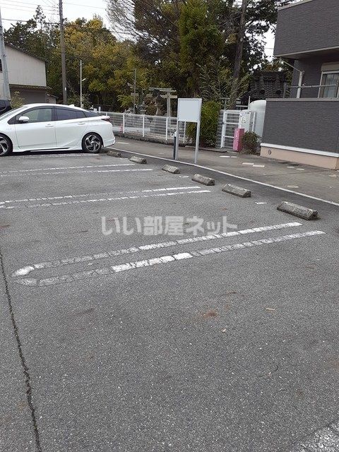 【カーサ・ルーリオIの駐車場】