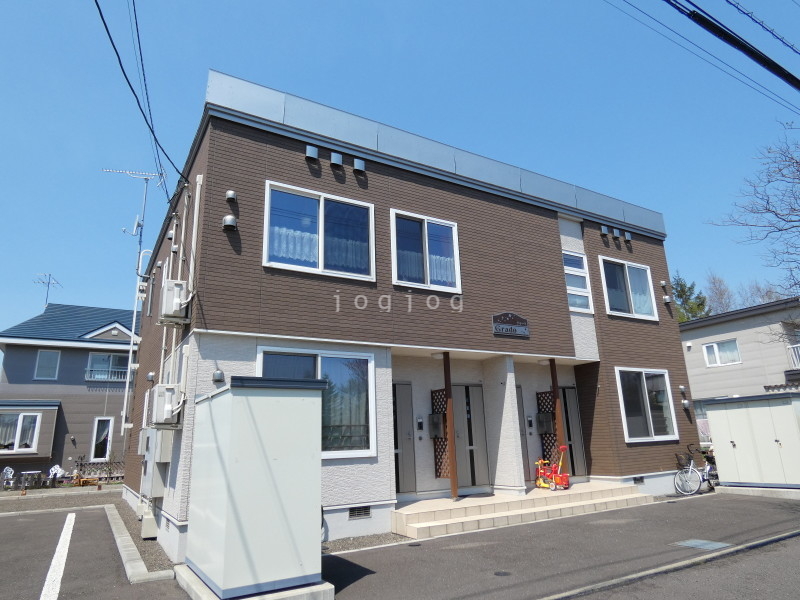 【札幌市北区あいの里三条のアパートの建物外観】