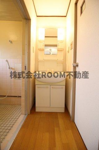 洗面設備　スペースが確保できる洗面所です