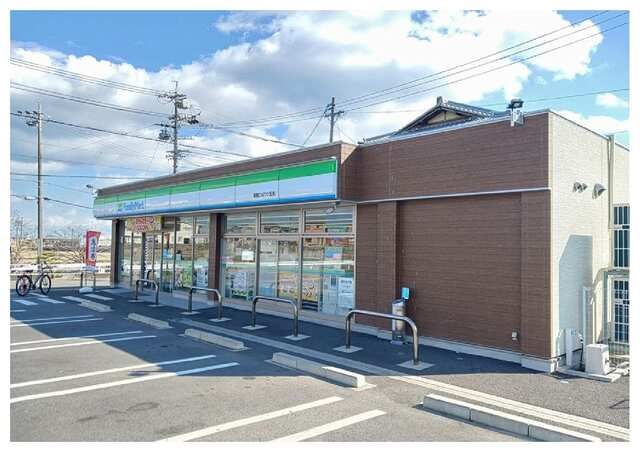 コンビニ　ファミリーマート鈴鹿ひばりヶ丘（コンビニ）まで1200m