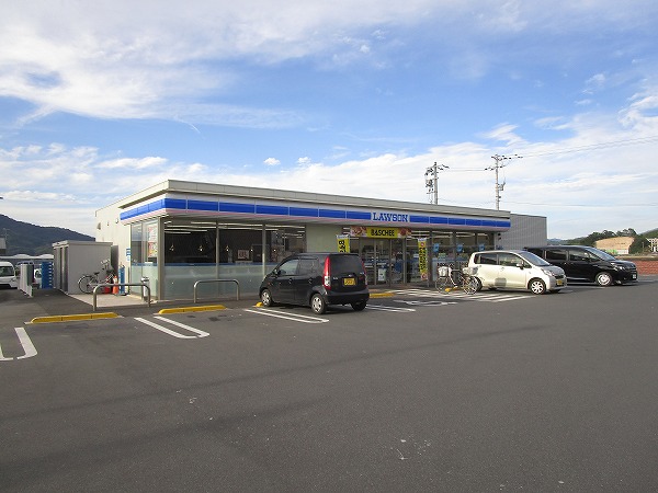 コンビニ　ローソン江田島能美町中町店（コンビニ）まで411m