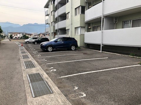 【エスポワール八雲の駐車場】